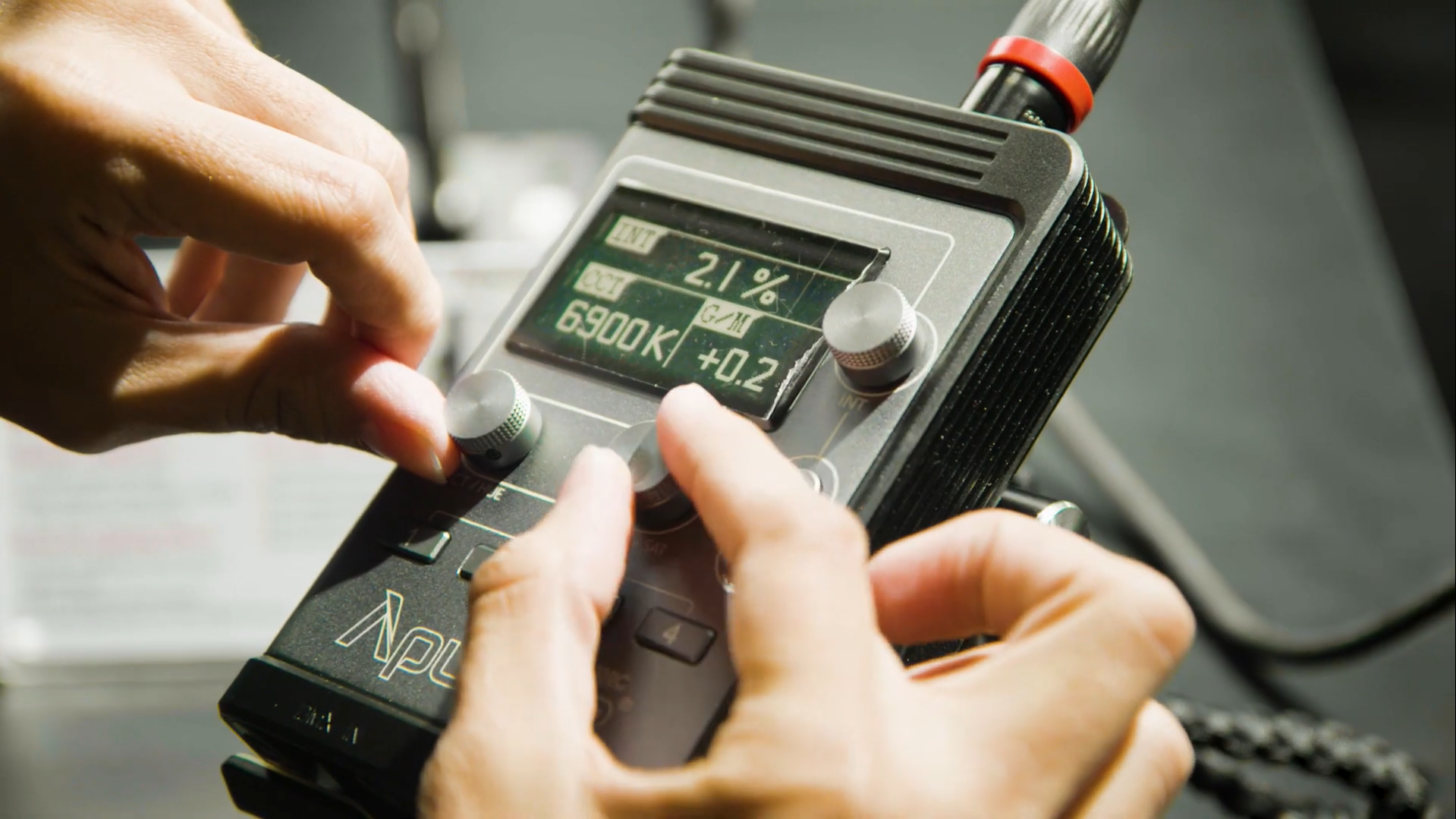 aputure_nova_300_commande_filaire.png