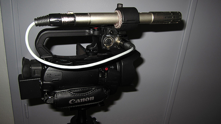 Canon XA20 (2).jpg