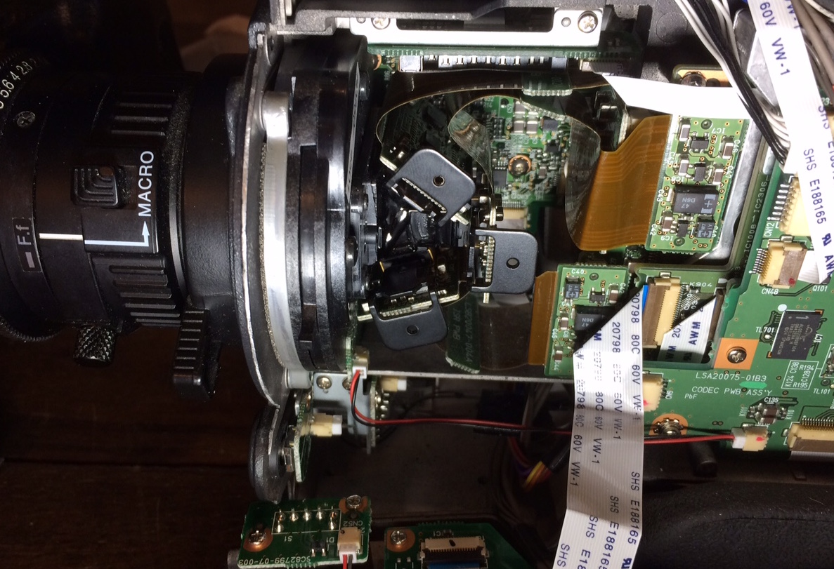 JVC_GY-HD200_capteur.JPG