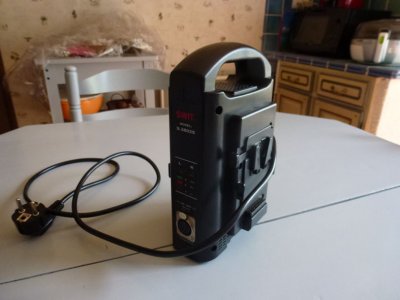 Chargeur SWIT.JPG