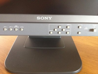 Sony LMD-1410_03.jpg