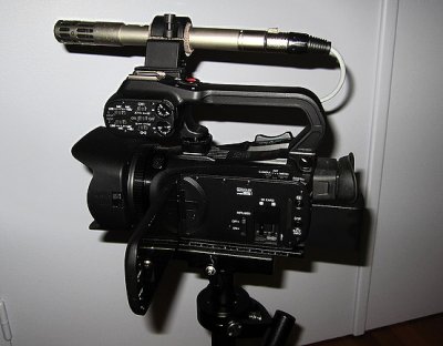 Canon XA20 (1).jpg