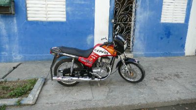 P1000308 moto.jpg