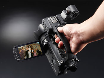 canon-xa10-compact-dans_-main.jpg canon-xa10-compact-dans_-main.jpg