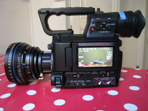 test-panasonic-af100-profil-lcd.jpg