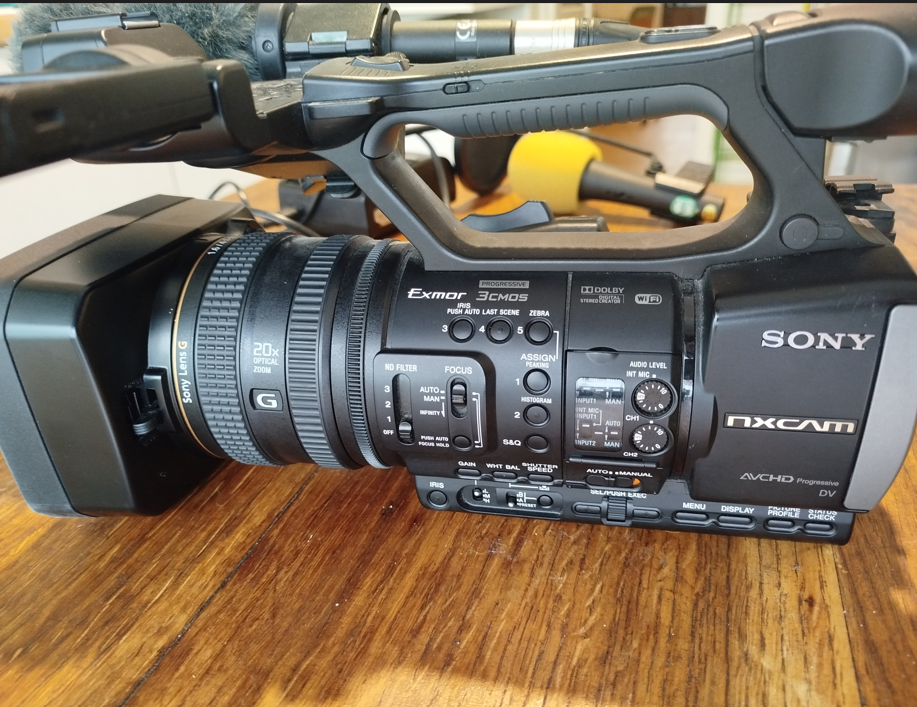 Caméra Sony HXR-NX3 + accessoires
