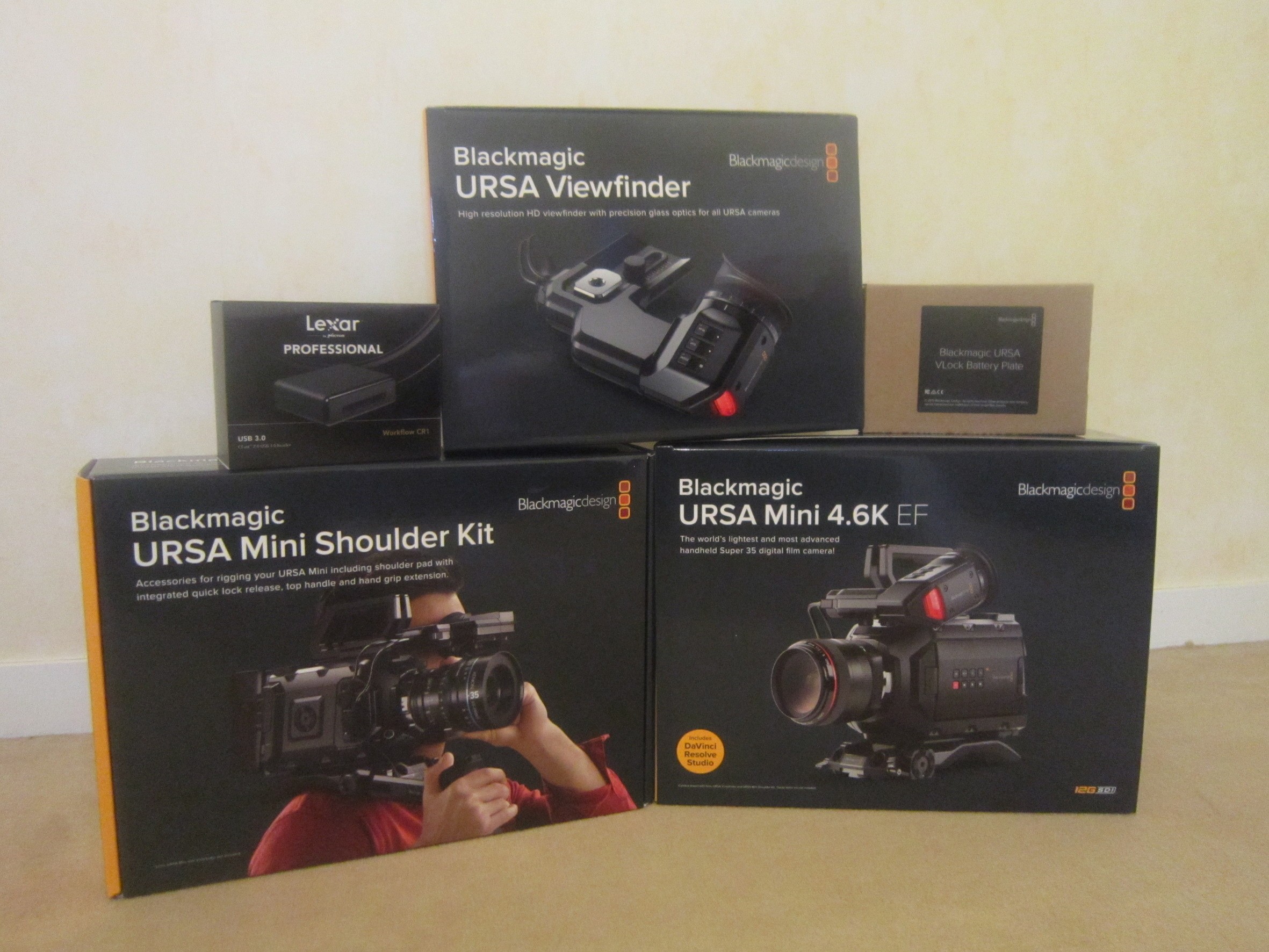 Blackmagic ursa mini 4.6K (neuve) + accessoires + cartes mémoires