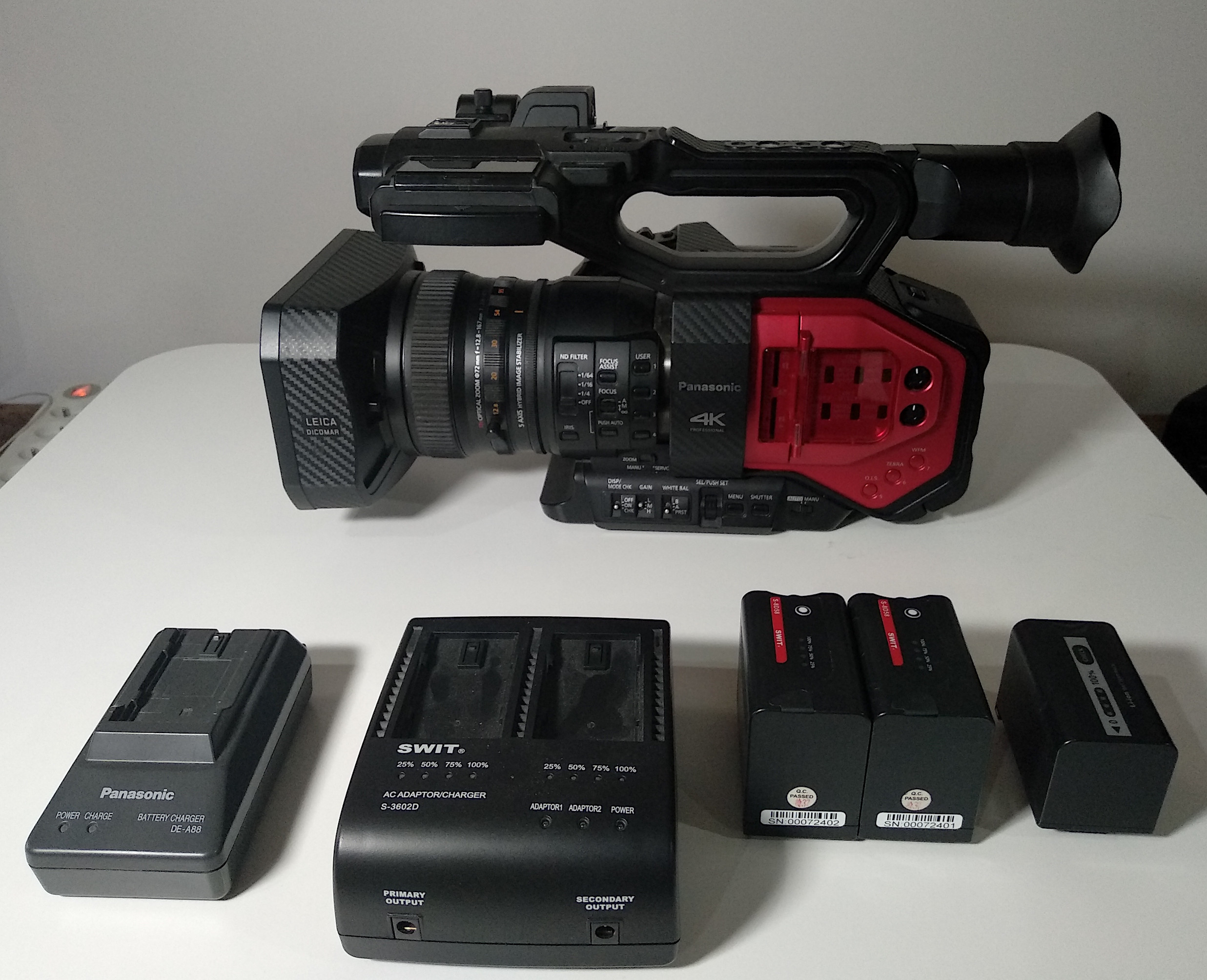Panasonic AG DVX200 + 3 batteries + chargeur double + garantie avril 2020