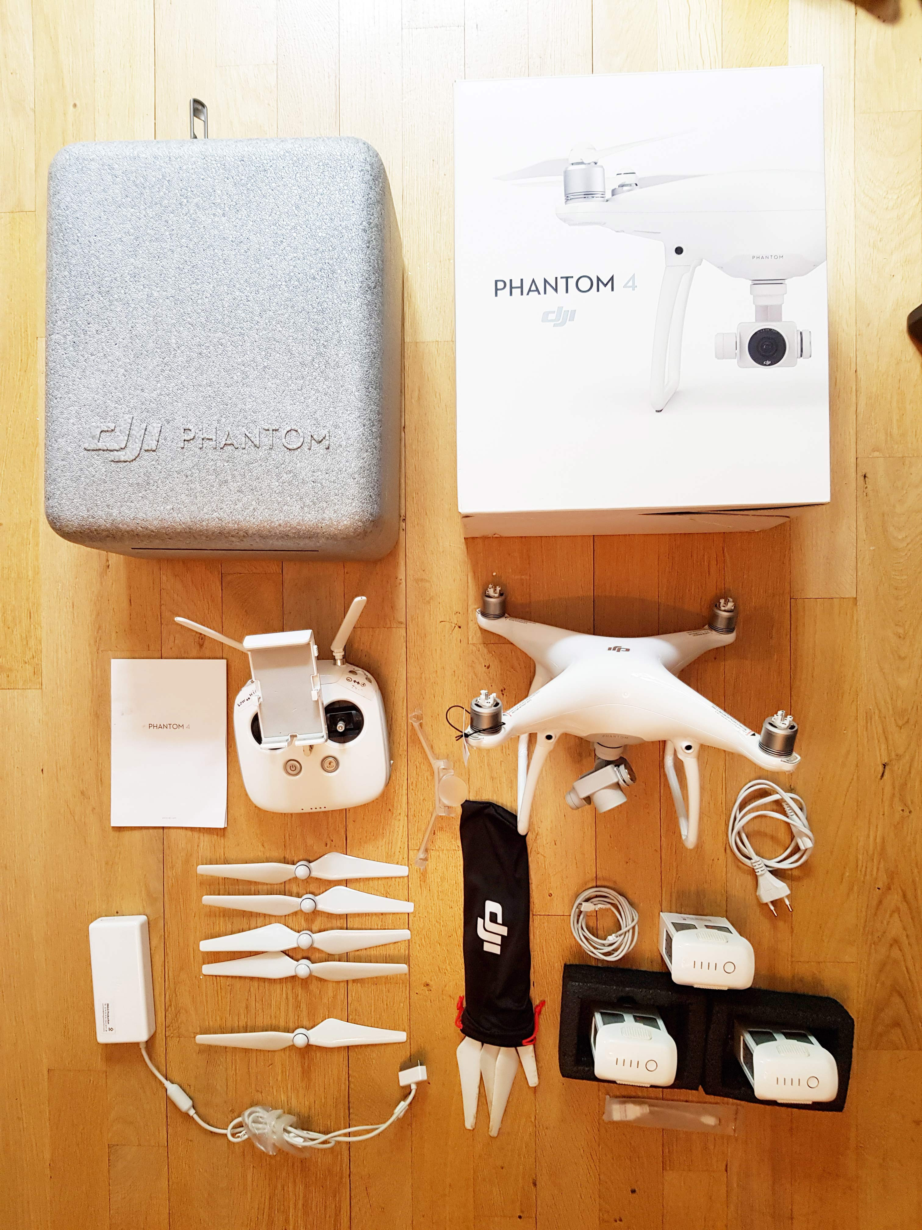 DJI PHANTOM 4 - NEUF. 3 batteries. Complet
