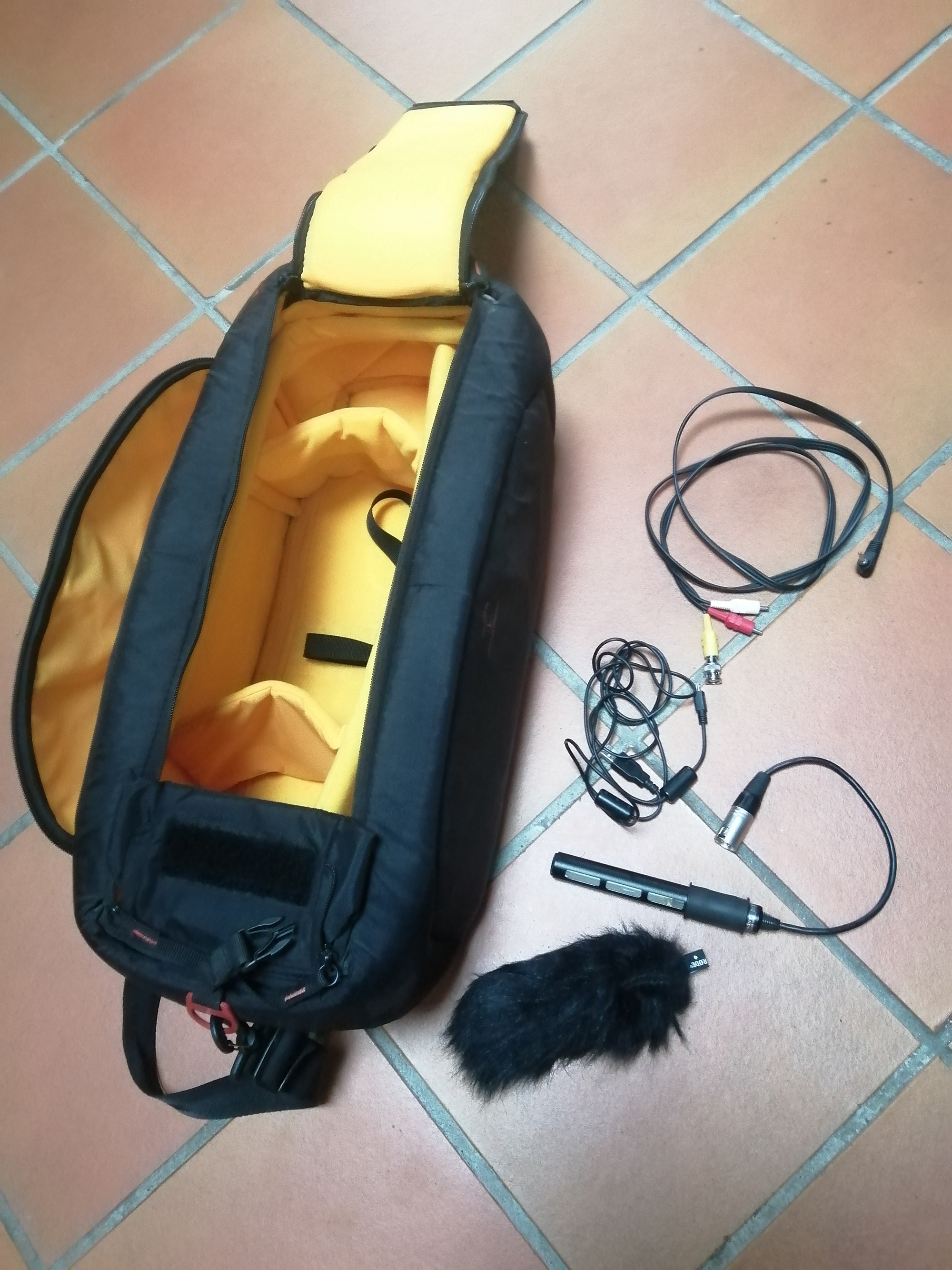 SONY HDR NX70E