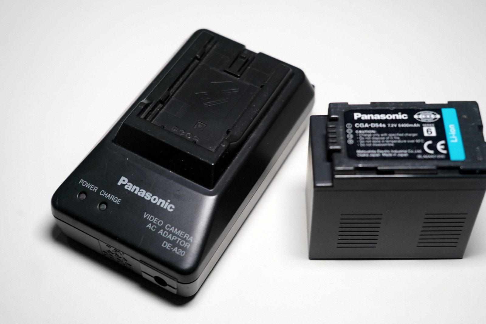 PANASONIC - DE-A20 Chargeur de batterie CGA-D54s