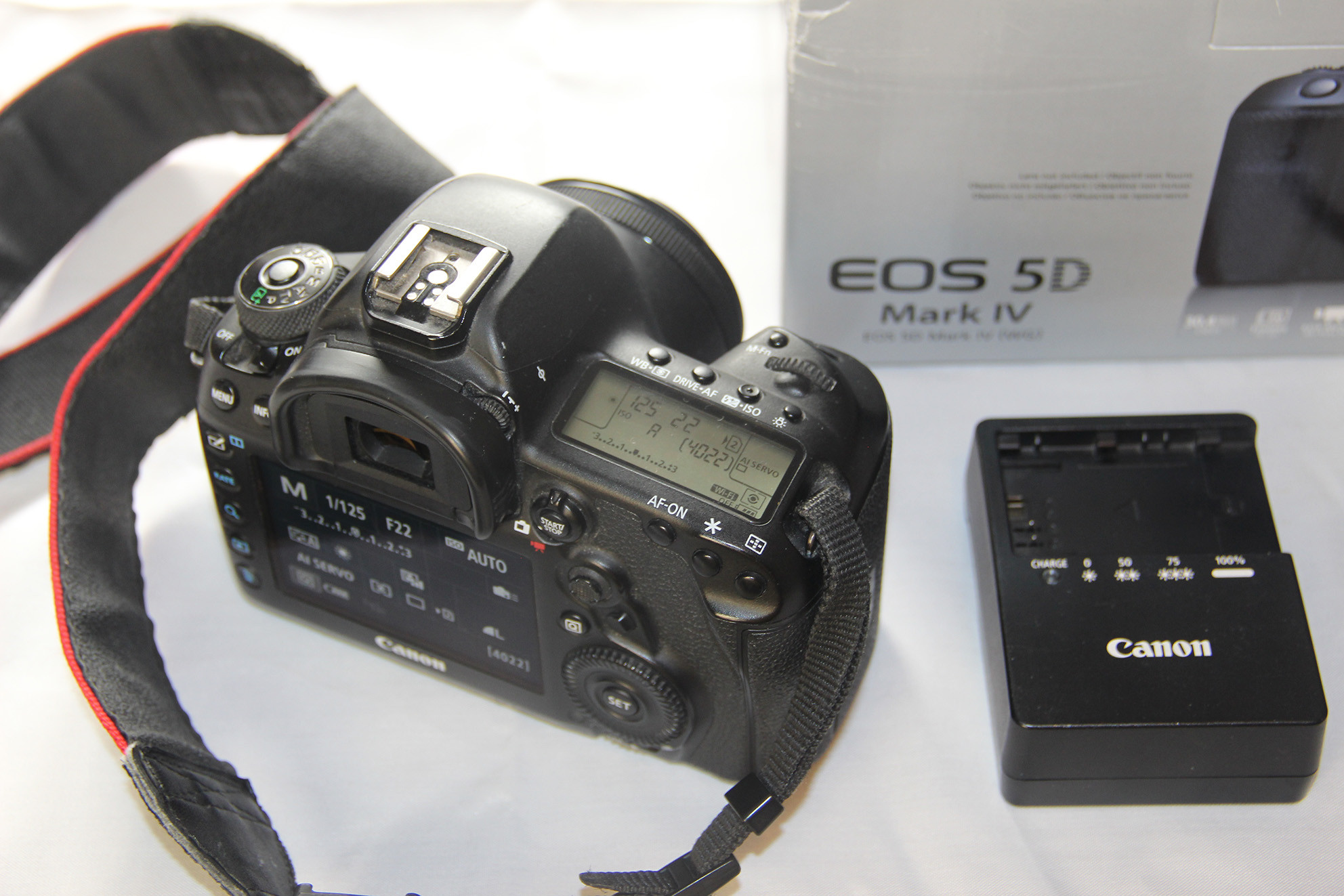 Appareil photo numérique Canon EOS 5D Mark IV + objectif EF 50mm f/1.8 STM + Carte SD 64 GB
