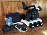 Canon C100 MKII + 18-135 mm EFS