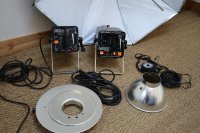 2 Lampes flash studio Lucablitz + 1 pied + calcuflash + 1 parapluie