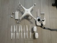 Phantom4 + RC + 2 batteries + 8 hélices