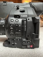 Canon C100 MKII avec microphone Rode NTG-2