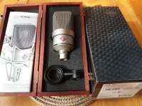 MICRO NEUMANN TLM 103 et PRE AMPLI FOCUSRITE