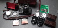 Lot argentique 1 : Boitier REVUE + 2 flashs +filtres + sacoche + cellule   250 €