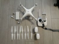 Drone DJI Phantom 4 (3 batteries)