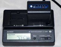 SONY Adaptateur/Chargeur AC-VQ850 pour Batteries NP series L & M