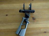 Poignée pistolet avec 2 lyres type Rycote.